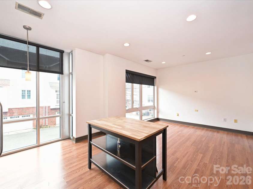 2200 Lyndhurst Avenue, Charlotte, NC 28203.  MLS# CAR4424698, YatesRealty ID 15182. 