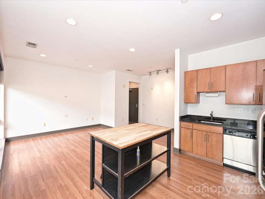 2200 Lyndhurst Avenue, Charlotte, NC 28203.  MLS# CAR4424698, YatesRealty ID 15182. 
