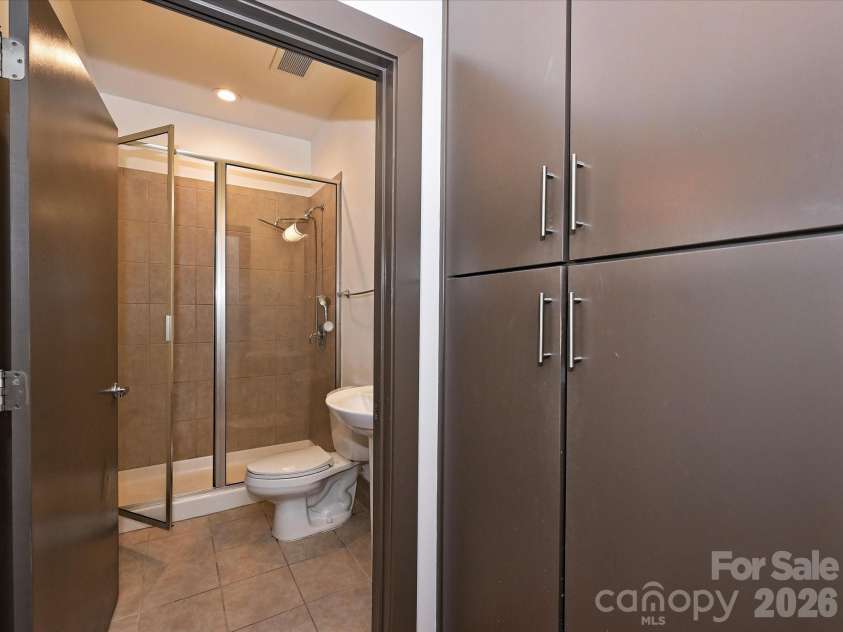 2200 Lyndhurst Avenue, Charlotte, NC 28203.  MLS# CAR4424698, YatesRealty ID 15182. 