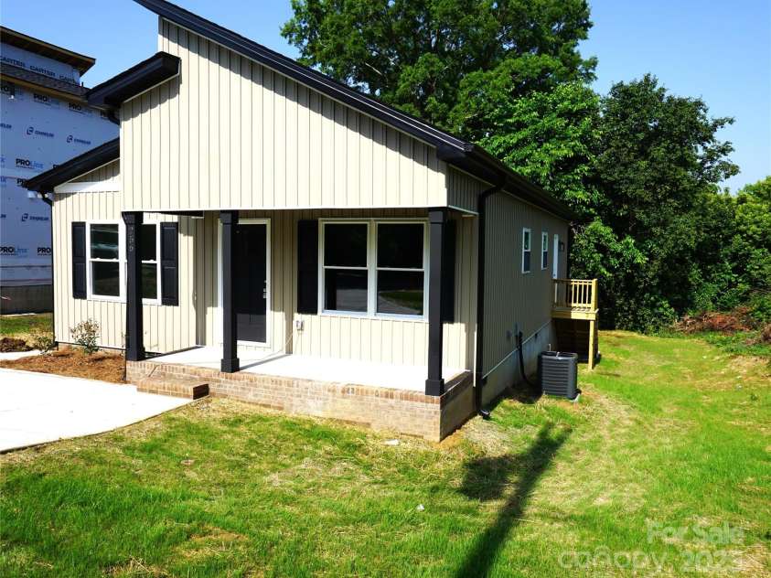 256 Lincoln Street, Concord, NC 28025.  MLS# CAR4259482, YatesRealty ID 15182. 