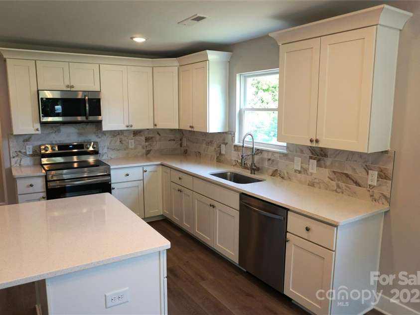 256 Lincoln Street, Concord, NC 28025.  MLS# CAR4259482, YatesRealty ID 15182. 