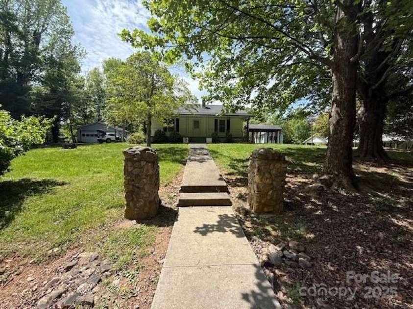 825 Ridge Road, Marion, NC 28752.  MLS# CAR4251891, YatesRealty ID 15183. 