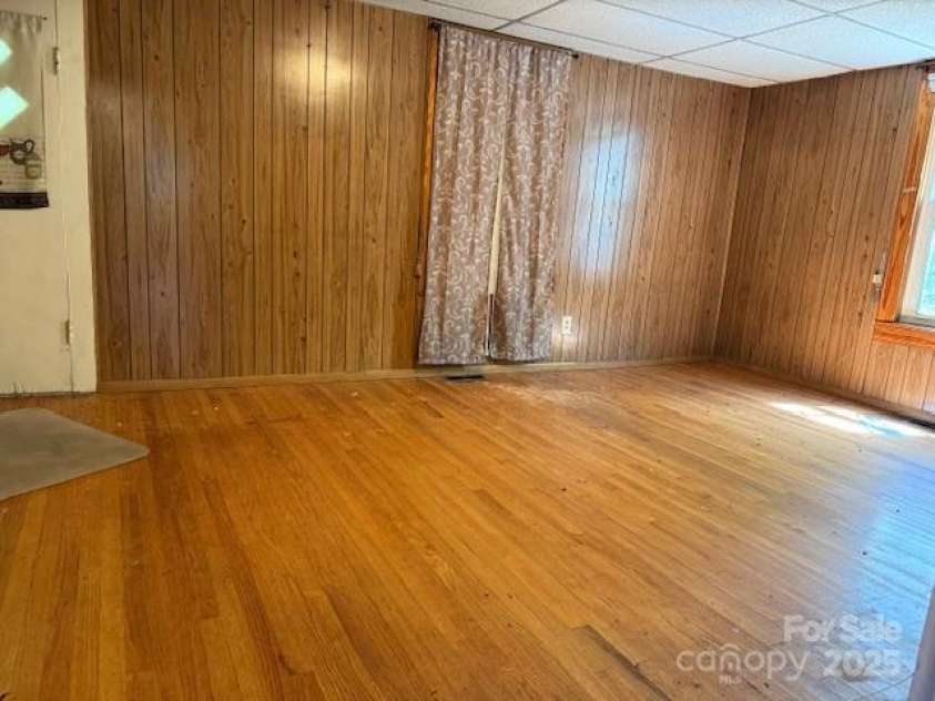 825 Ridge Road, Marion, NC 28752.  MLS# CAR4251891, YatesRealty ID 15183. 