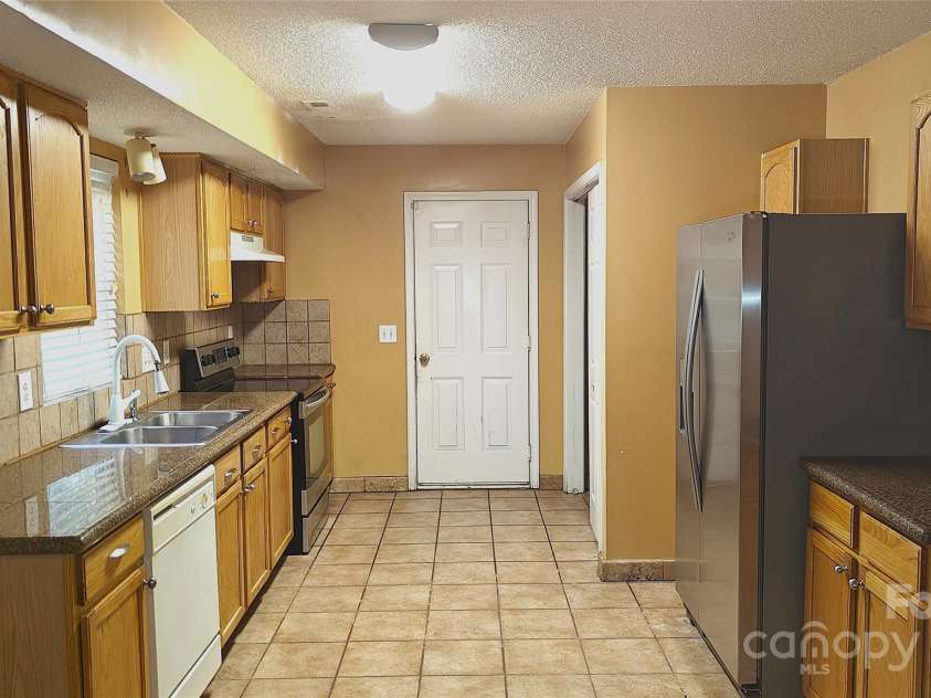 8524 Stoneman Place, Charlotte, NC 28217.  MLS# CAR4252304, YatesRealty ID 15184. 