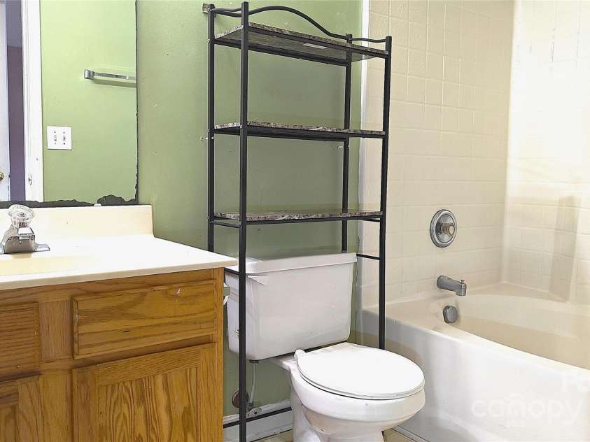 8524 Stoneman Place, Charlotte, NC 28217.  MLS# CAR4252304, YatesRealty ID 15184. 