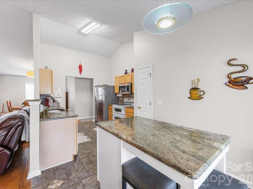 3907 Laurel View Circle, Indian Trail, NC 28079.  MLS# CAR4371913, YatesRealty ID 15186. Breakfast nook