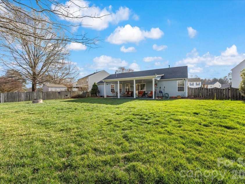 3907 Laurel View Circle, Indian Trail, NC 28079.  MLS# CAR4371913, YatesRealty ID 15186. Fully fenced yard