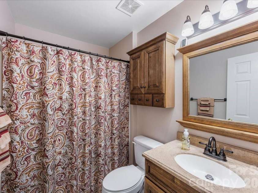 3907 Laurel View Circle, Indian Trail, NC 28079.  MLS# CAR4371913, YatesRealty ID 15186. Guest bathroom