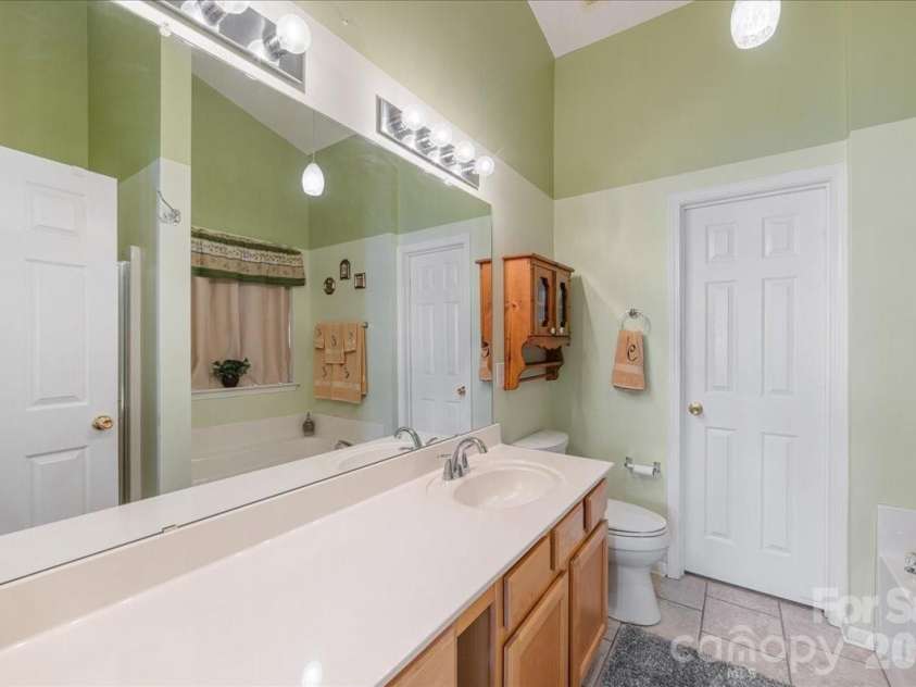 3907 Laurel View Circle, Indian Trail, NC 28079.  MLS# CAR4371913, YatesRealty ID 15186. Primary bathroom