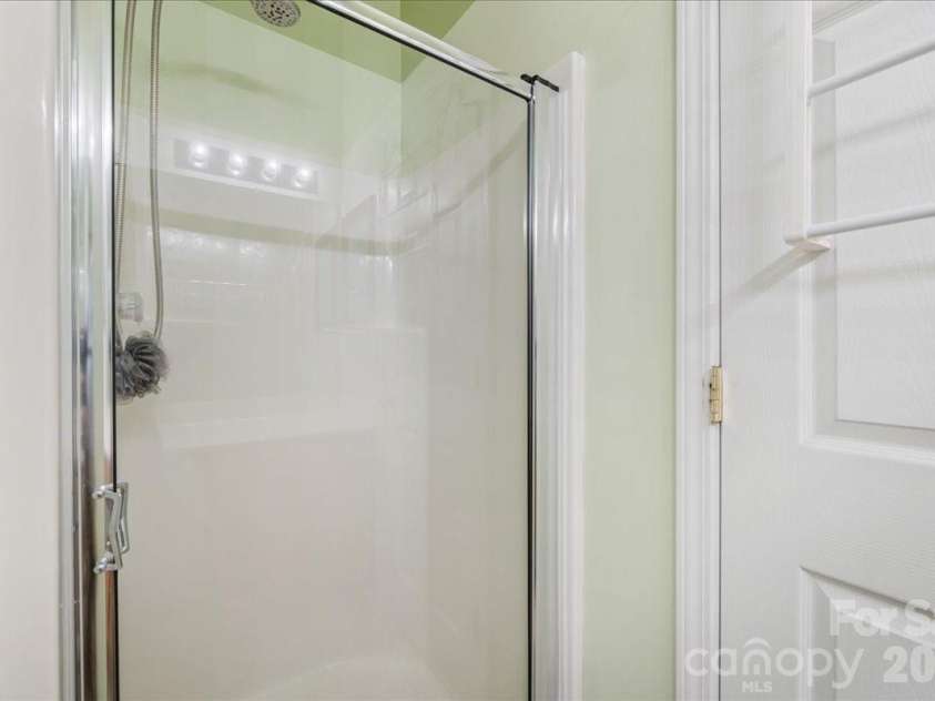 3907 Laurel View Circle, Indian Trail, NC 28079.  MLS# CAR4371913, YatesRealty ID 15186. Primary bathroom