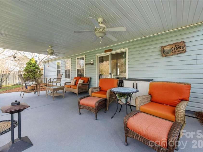 3907 Laurel View Circle, Indian Trail, NC 28079.  MLS# CAR4371913, YatesRealty ID 15186. Rear patio