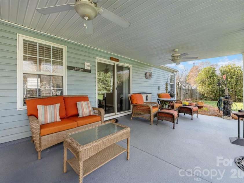 3907 Laurel View Circle, Indian Trail, NC 28079.  MLS# CAR4371913, YatesRealty ID 15186. Rear patio