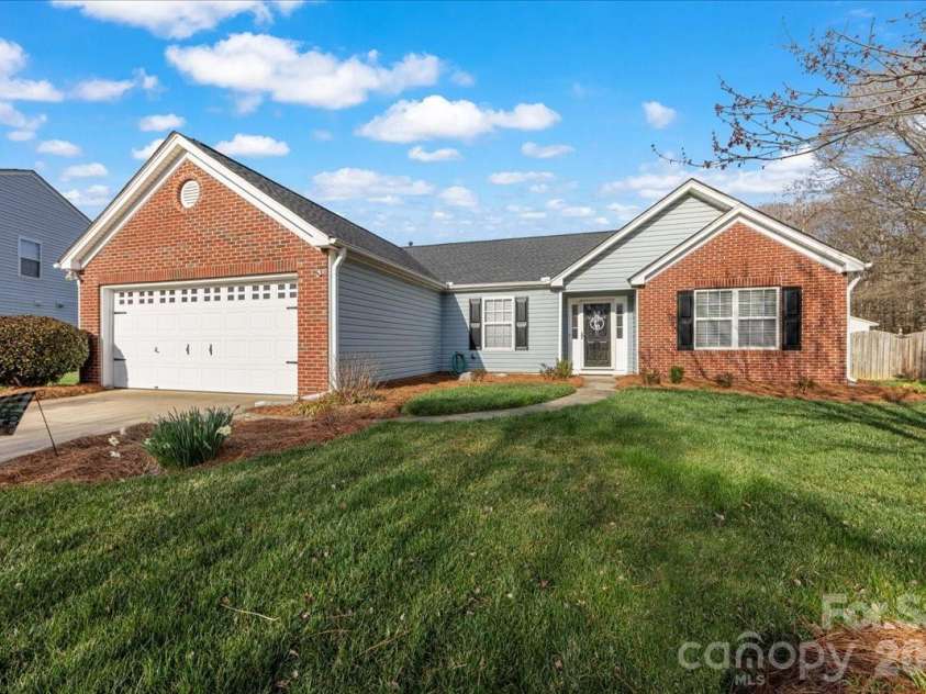 3907 Laurel View Circle, Indian Trail, NC 28079.  MLS# CAR4371913, YatesRealty ID 15186. Welcome home