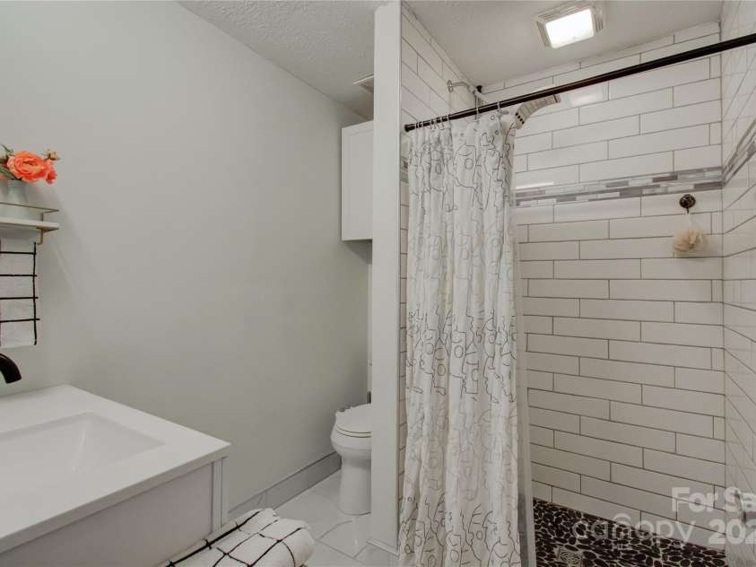 6 Candor Drive, Fletcher, NC 28732.  MLS# CAR4211617, YatesRealty ID 15186. 