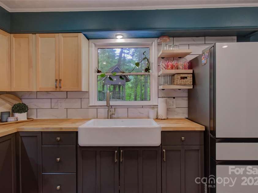 6 Candor Drive, Fletcher, NC 28732.  MLS# CAR4211617, YatesRealty ID 15186. 