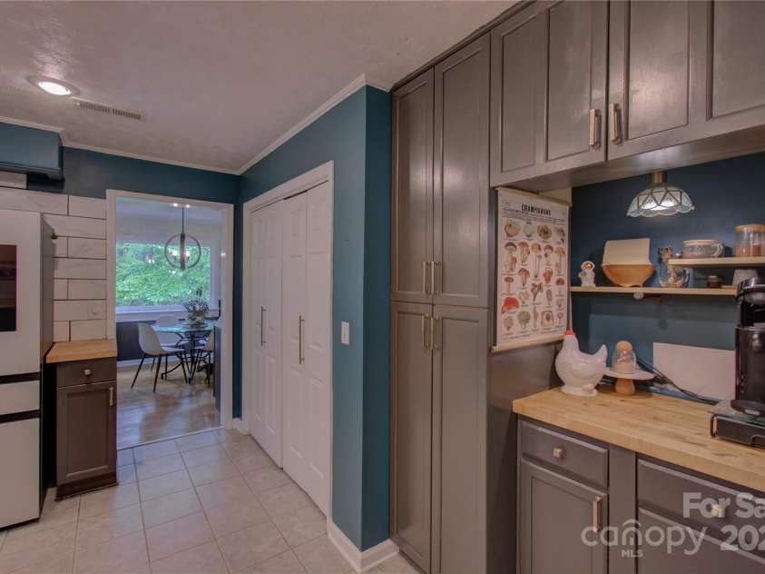 6 Candor Drive, Fletcher, NC 28732.  MLS# CAR4211617, YatesRealty ID 15186. 