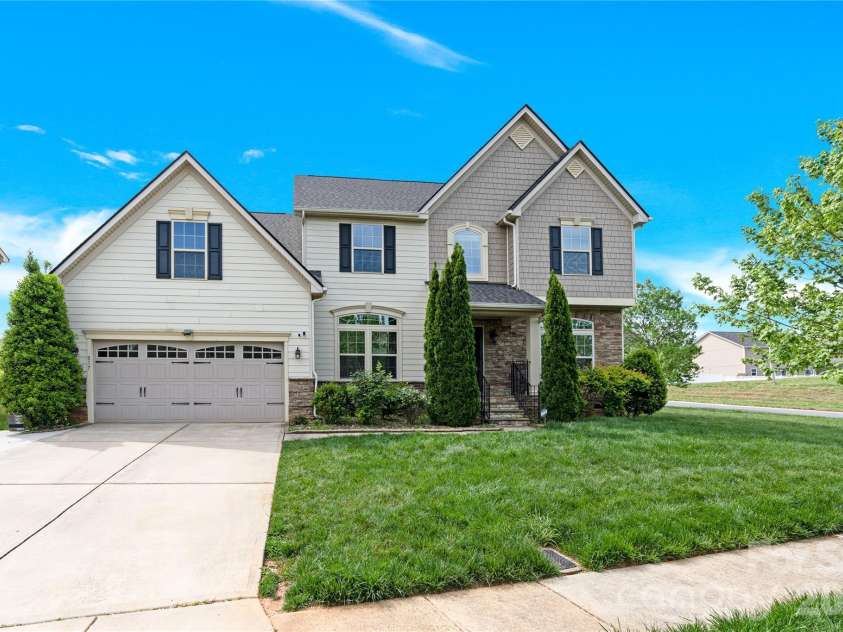 817 Wingthorn Rose Drive, Gastonia, NC 28056.  MLS# CAR4360415, YatesRealty ID 15188. 