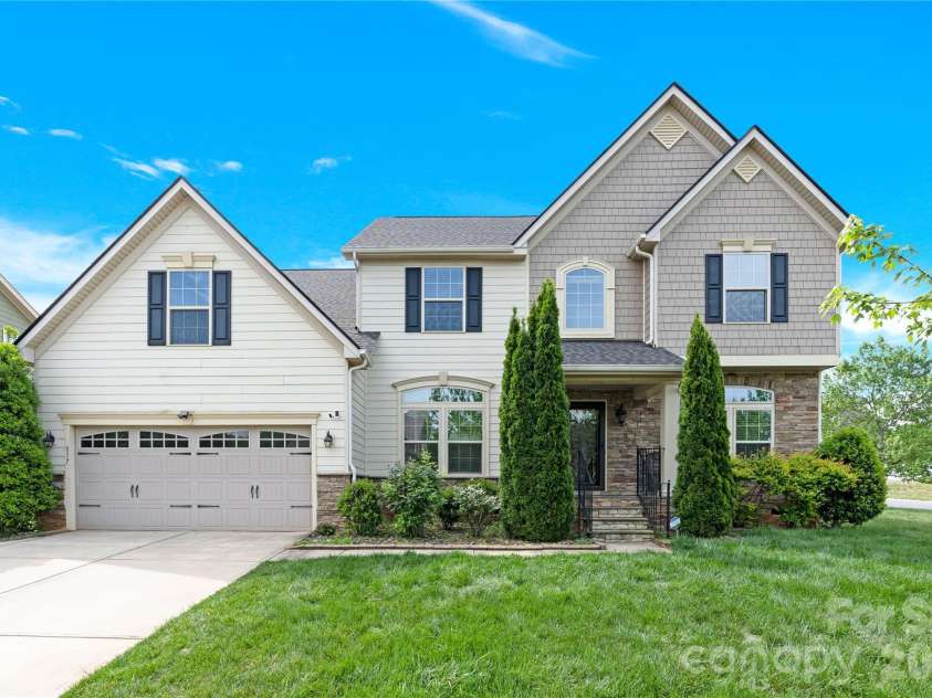 817 Wingthorn Rose Drive, Gastonia, NC 28056.  MLS# CAR4360415, YatesRealty ID 15188. 