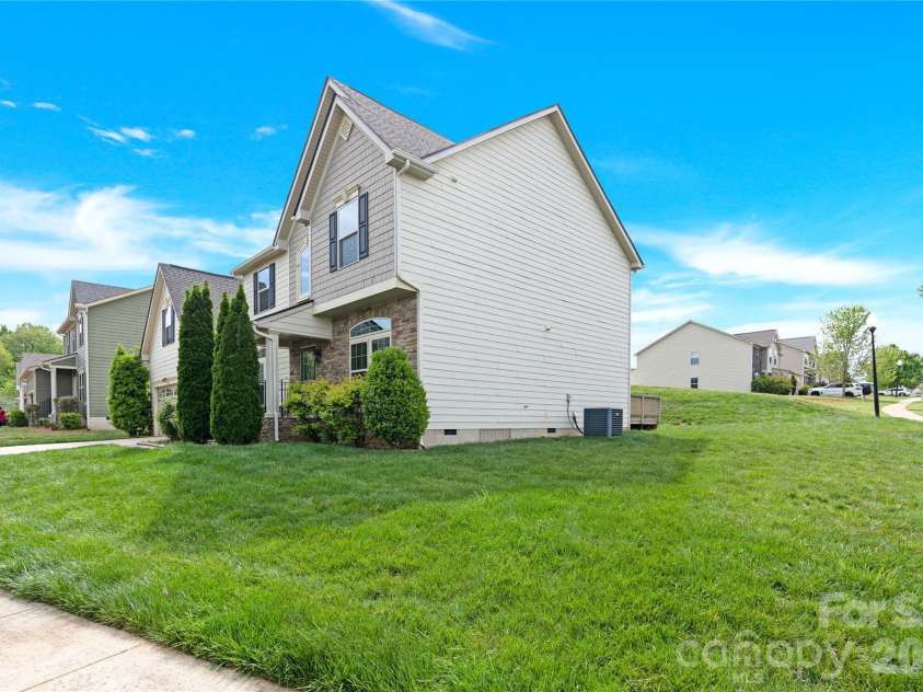 817 Wingthorn Rose Drive, Gastonia, NC 28056.  MLS# CAR4360415, YatesRealty ID 15188. 