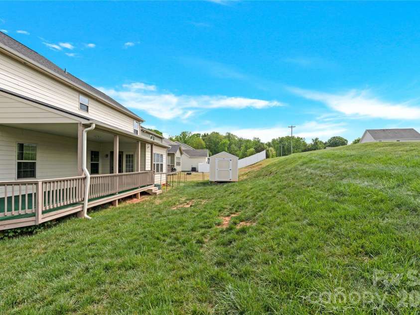817 Wingthorn Rose Drive, Gastonia, NC 28056.  MLS# CAR4360415, YatesRealty ID 15188. 