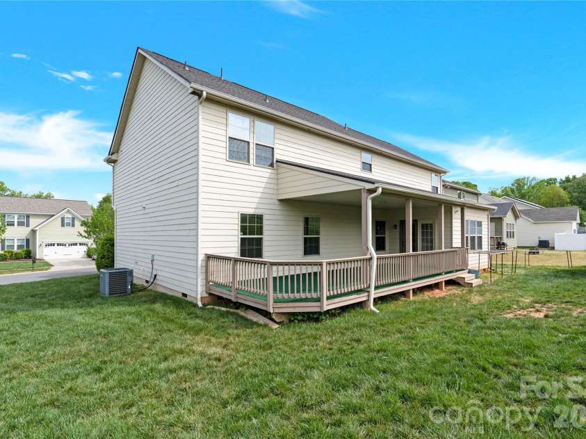 817 Wingthorn Rose Drive, Gastonia, NC 28056.  MLS# CAR4360415, YatesRealty ID 15188. 