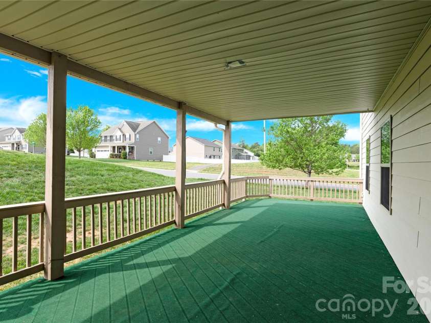817 Wingthorn Rose Drive, Gastonia, NC 28056.  MLS# CAR4360415, YatesRealty ID 15188. 