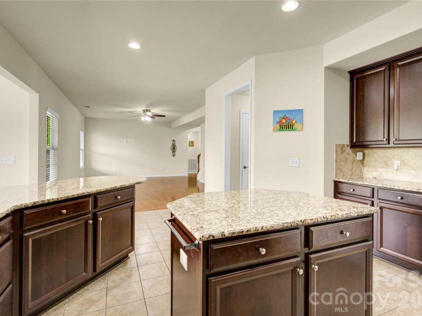 817 Wingthorn Rose Drive, Gastonia, NC 28056.  MLS# CAR4360415, YatesRealty ID 15188. 
