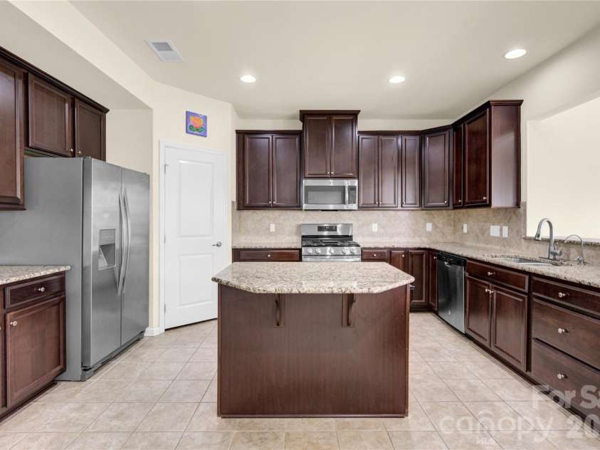 817 Wingthorn Rose Drive, Gastonia, NC 28056.  MLS# CAR4360415, YatesRealty ID 15188. 