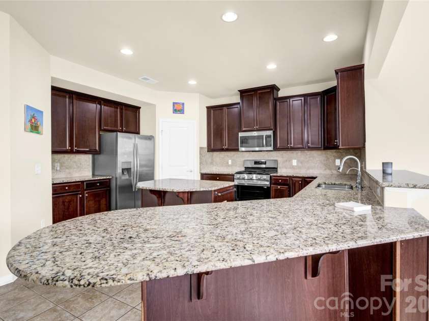 817 Wingthorn Rose Drive, Gastonia, NC 28056.  MLS# CAR4360415, YatesRealty ID 15188. 
