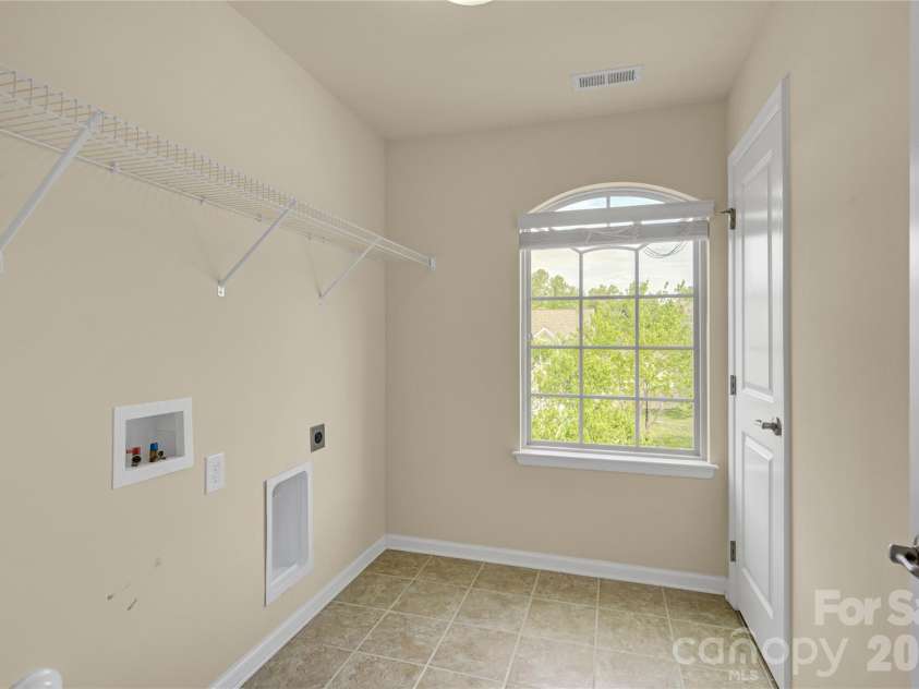 817 Wingthorn Rose Drive, Gastonia, NC 28056.  MLS# CAR4360415, YatesRealty ID 15188. 