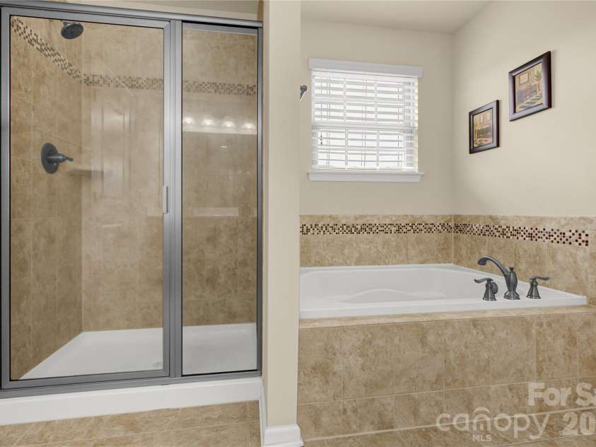 817 Wingthorn Rose Drive, Gastonia, NC 28056.  MLS# CAR4360415, YatesRealty ID 15188. 