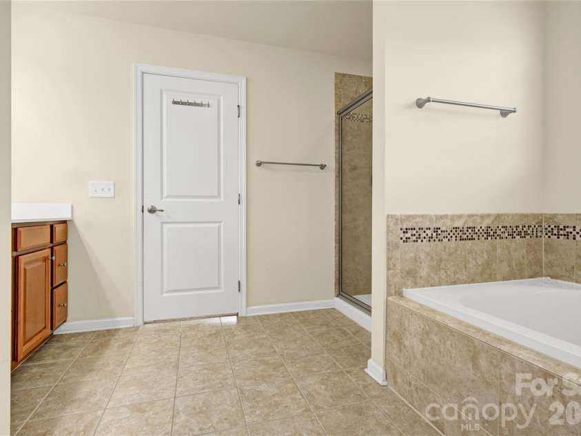 817 Wingthorn Rose Drive, Gastonia, NC 28056.  MLS# CAR4360415, YatesRealty ID 15188. 