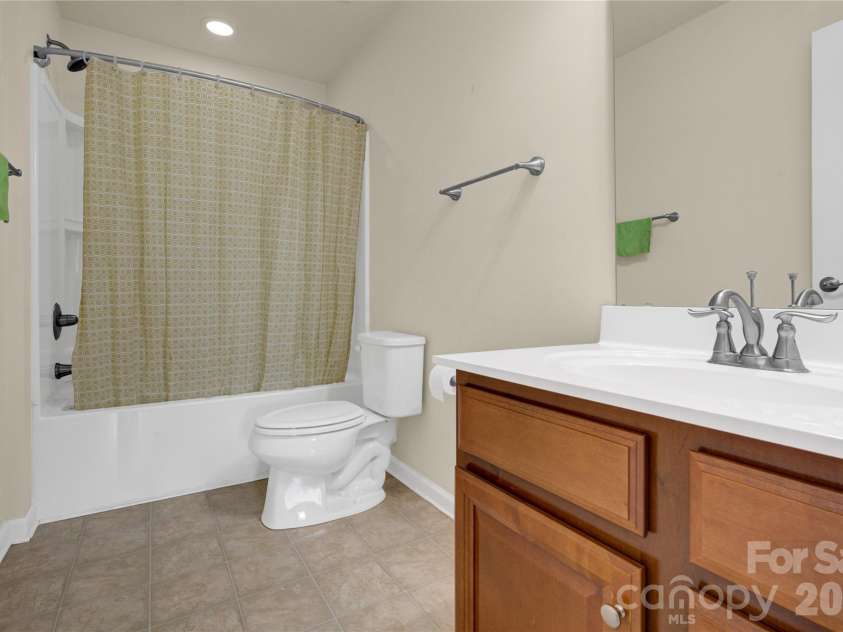 817 Wingthorn Rose Drive, Gastonia, NC 28056.  MLS# CAR4360415, YatesRealty ID 15188. 