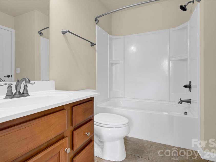 817 Wingthorn Rose Drive, Gastonia, NC 28056.  MLS# CAR4360415, YatesRealty ID 15188. 