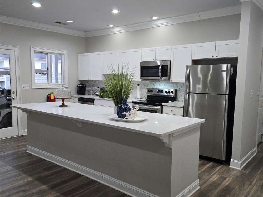 15 Hamiltons Bay Court, Lake Wylie, SC 29710.  MLS# CAR4218647, YatesRealty ID 1519. Clubhouse-HOA also has contractors that can update your unit to match the clubhouse that was recently updated.