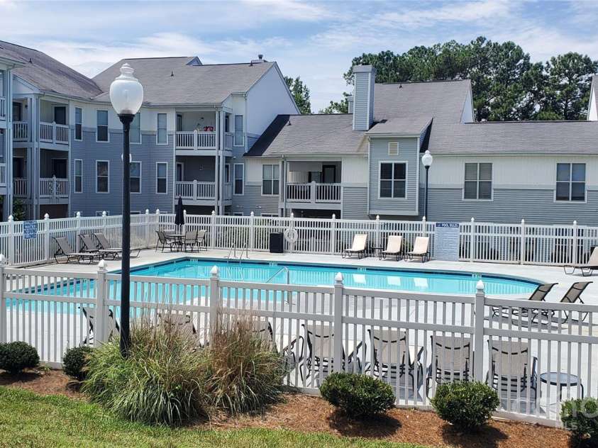 15 Hamiltons Bay Court, Lake Wylie, SC 29710.  MLS# CAR4218647, YatesRealty ID 1519. Community pool is in close proximity