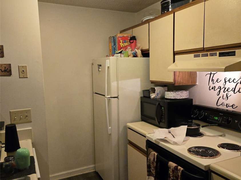 15 Hamiltons Bay Court, Lake Wylie, SC 29710.  MLS# CAR4218647, YatesRealty ID 1519. Kitchen with easy access to dining area