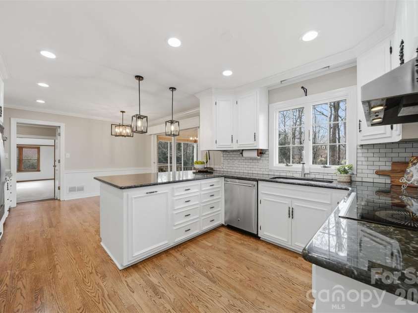 4041 4th Street Court, Hickory, NC 28601.  MLS# CAR4340977, YatesRealty ID 1519. 