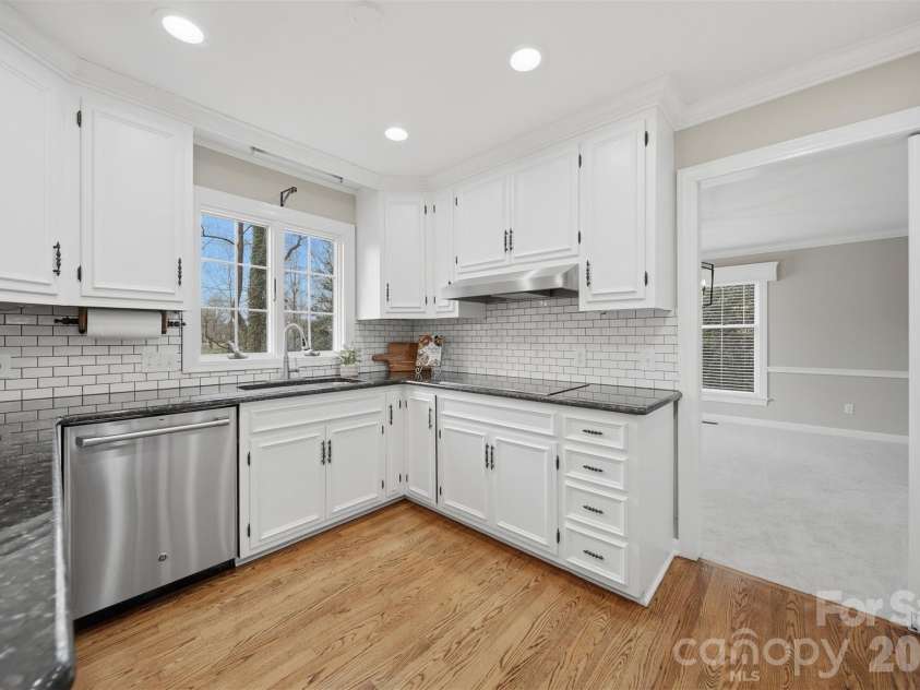 4041 4th Street Court, Hickory, NC 28601.  MLS# CAR4340977, YatesRealty ID 1519. 