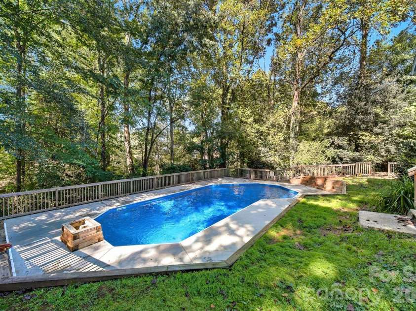 4041 4th Street Court, Hickory, NC 28601.  MLS# CAR4340977, YatesRealty ID 1519. 