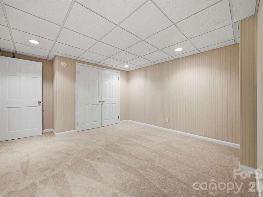 4041 4th Street Court, Hickory, NC 28601.  MLS# CAR4340977, YatesRealty ID 1519. Lower Level Flex Space/ Office