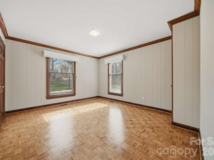 4041 4th Street Court, Hickory, NC 28601.  MLS# CAR4340977, YatesRealty ID 1519. Main Level Bedroom