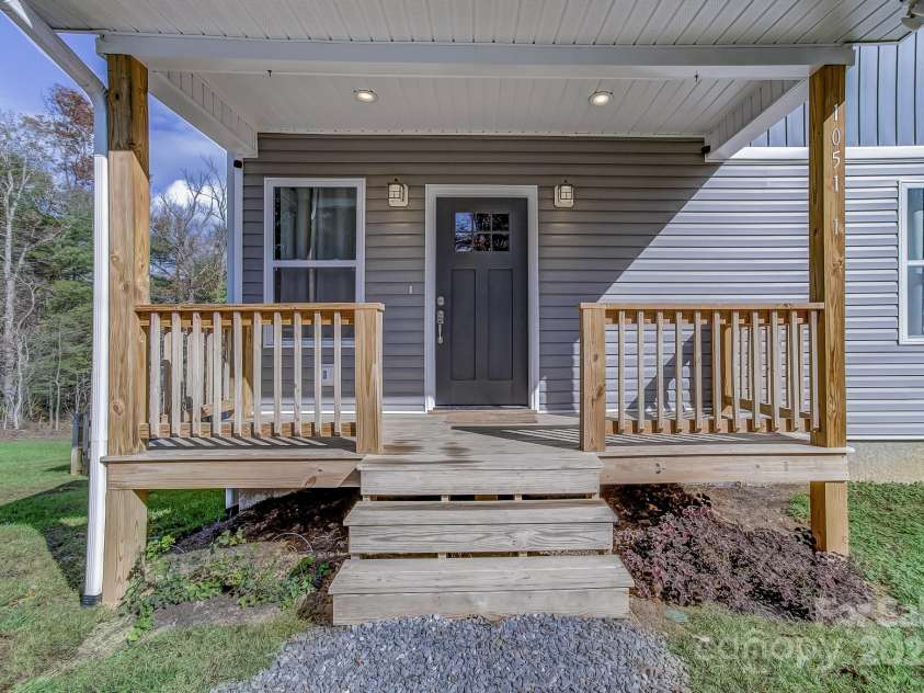 1051 Sharon Ridge Road, Fairview, NC 28730.  MLS# CAR4198100, YatesRealty ID 15190. 