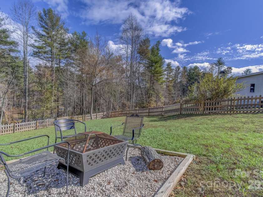 1051 Sharon Ridge Road, Fairview, NC 28730.  MLS# CAR4198100, YatesRealty ID 15190. 