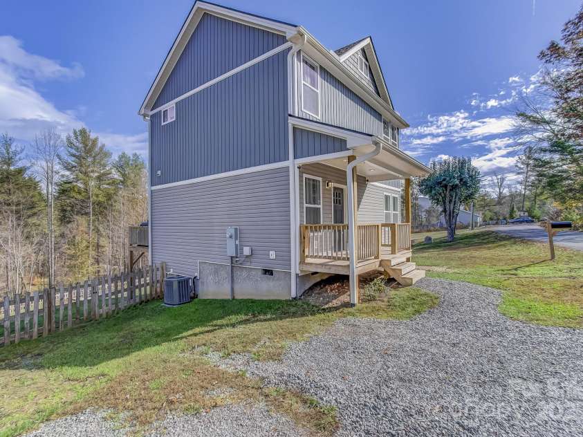 1051 Sharon Ridge Road, Fairview, NC 28730.  MLS# CAR4198100, YatesRealty ID 15190. 