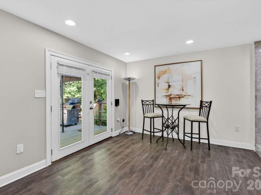 7401 Beaufort Circle, Charlotte, NC 28227.  MLS# CAR4372097, YatesRealty ID 15190. 