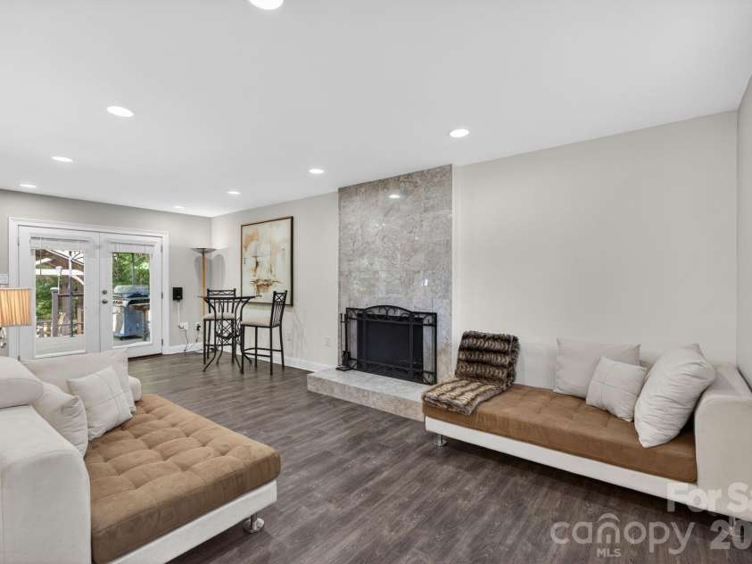 7401 Beaufort Circle, Charlotte, NC 28227.  MLS# CAR4372097, YatesRealty ID 15190. 