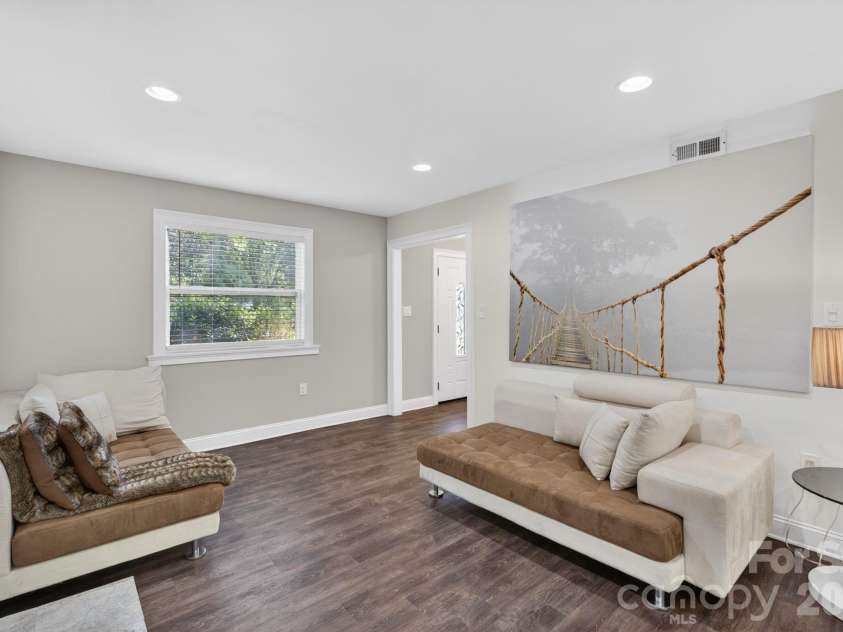 7401 Beaufort Circle, Charlotte, NC 28227.  MLS# CAR4372097, YatesRealty ID 15190. 