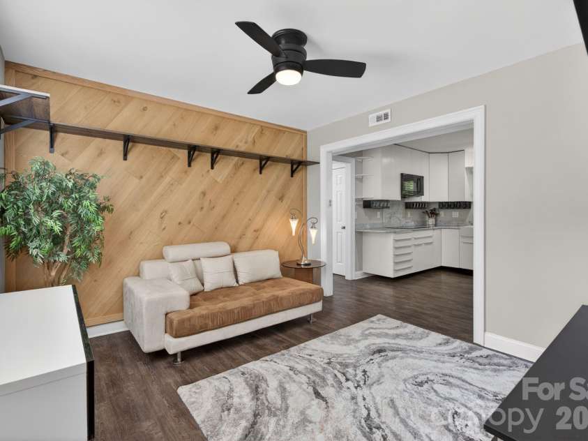 7401 Beaufort Circle, Charlotte, NC 28227.  MLS# CAR4372097, YatesRealty ID 15190. 