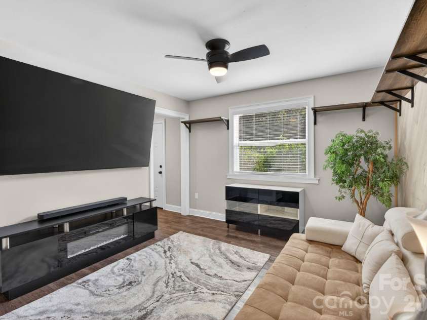 7401 Beaufort Circle, Charlotte, NC 28227.  MLS# CAR4372097, YatesRealty ID 15190. 